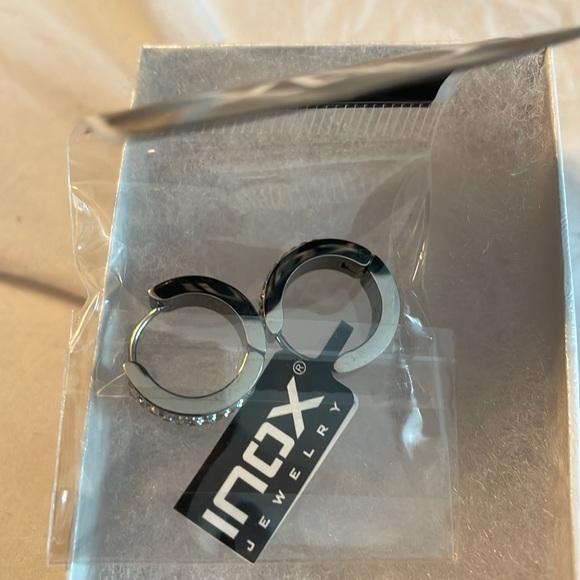Inox - new in package - cuff earrings - Picture 2 of 5